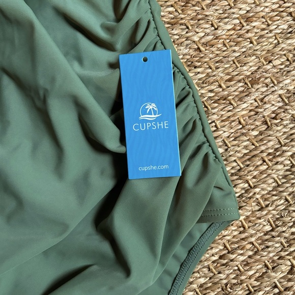 CUPSHE V-Neck Halter Top One Piece Size Small - Picture 7 of 12